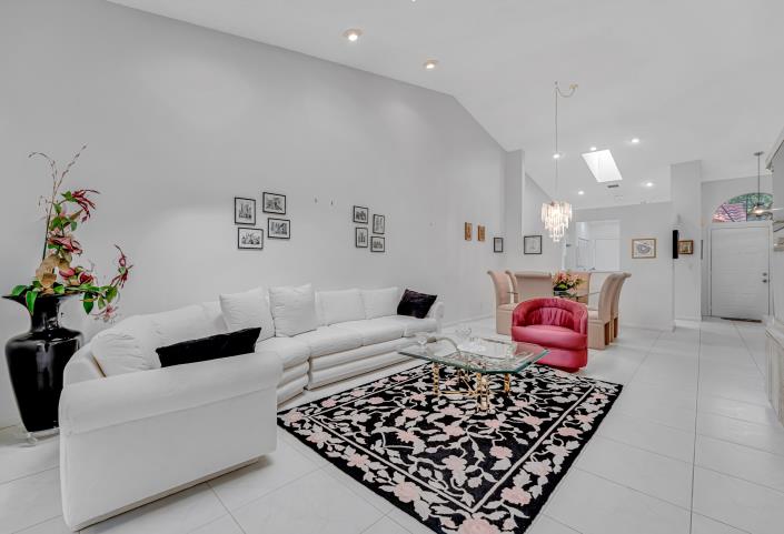 Image No.13-2 Bed Villa for sale