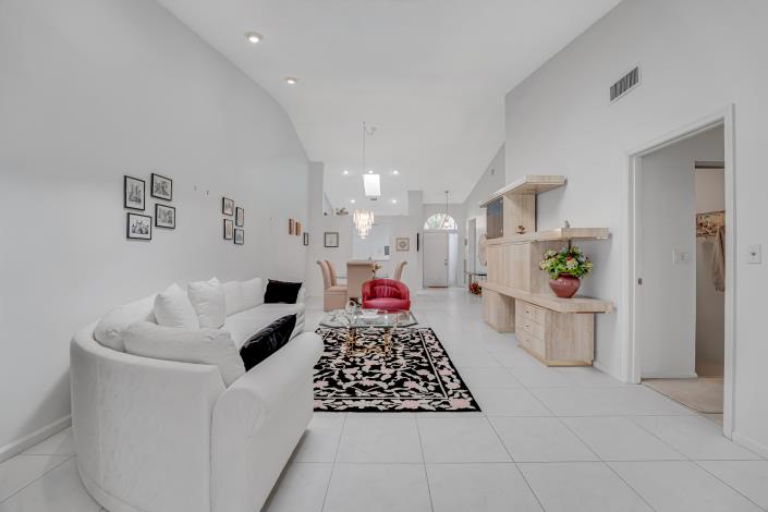 Image No.14-2 Bed Villa for sale