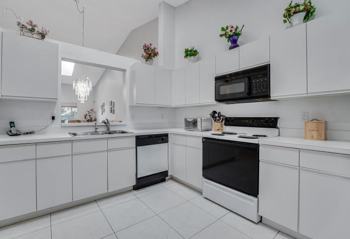 Image No.25-2 Bed Villa for sale