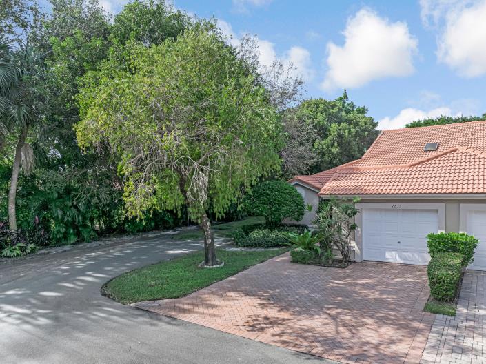 Image No.48-2 Bed Villa for sale