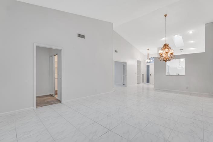 Image No.8-3 Bed Villa for sale