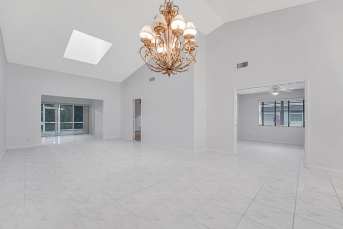 Image No.9-3 Bed Villa for sale