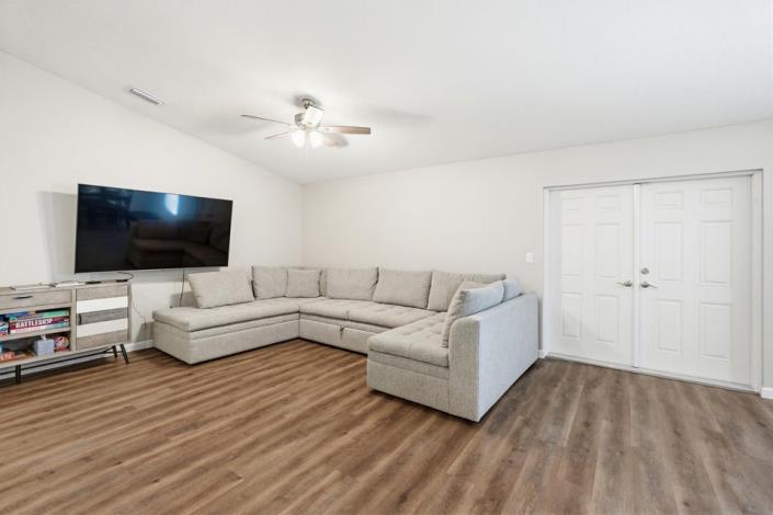 Image No.12-4 Bed House for sale