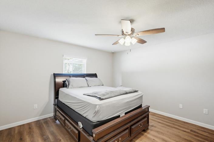 Image No.19-4 Bed House for sale