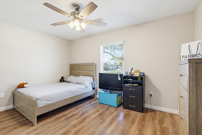 Image No.20-4 Bed House for sale