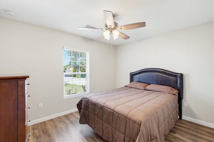 Image No.21-4 Bed House for sale