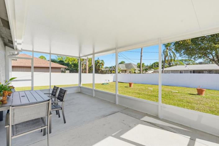 Image No.24-4 Bed House for sale