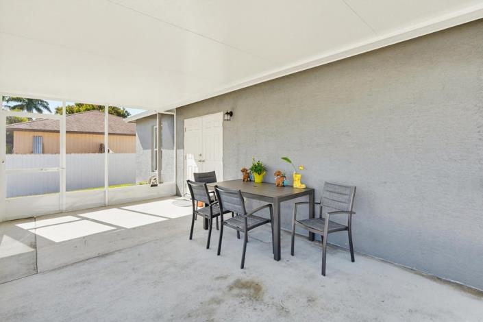 Image No.25-4 Bed House for sale