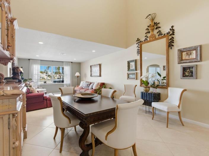 Image No.11-3 Bed Townhouse for sale