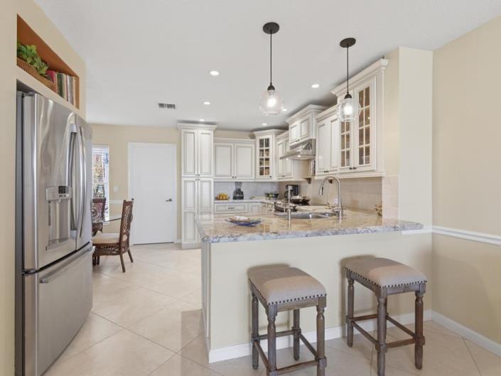 Image No.23-3 Bed Townhouse for sale