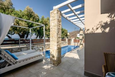 beautiful-seaside-apartment-with-private-pool-13