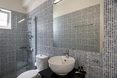 beautiful-seaside-apartment-with-private-pool-14