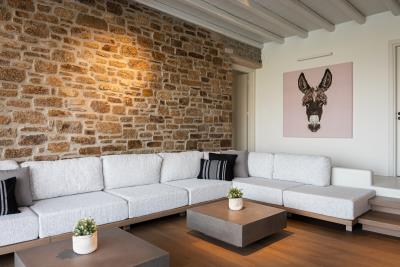 Luxury-250m--Independent-Villa-in-Mykonos05