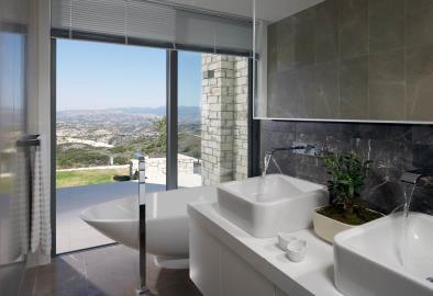 Minthis_photo_Artemis_bathroom