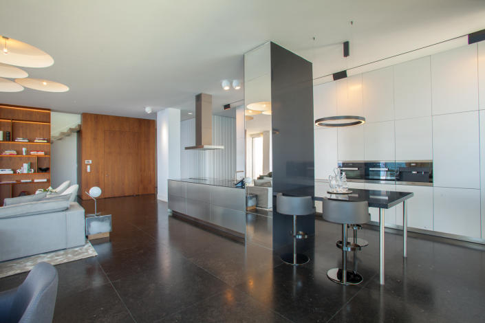 Image No.18-5 Bed Apartment for sale