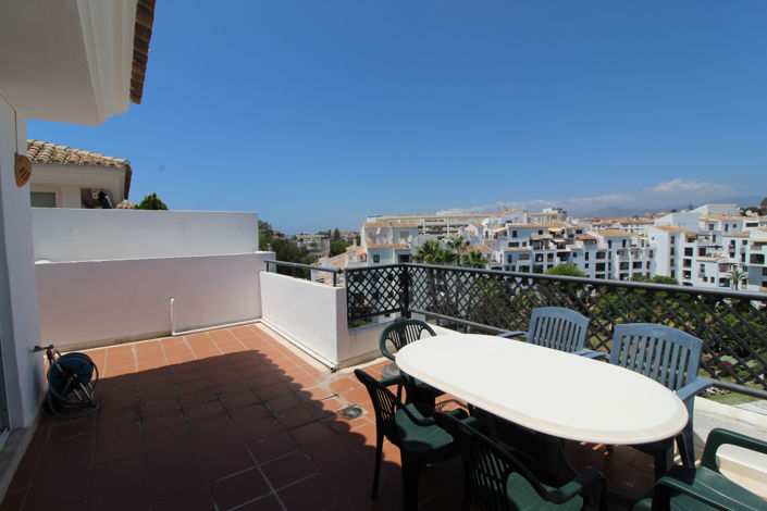 Image No.1-4 Bed Property for sale