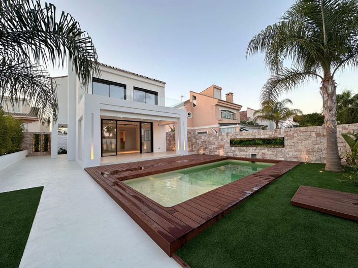 Image No.1-5 Bed Villa for sale