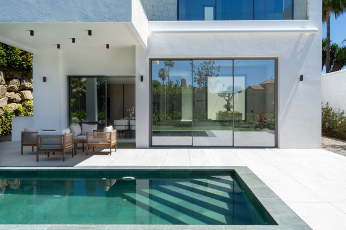 Image No.1-4 Bed Villa for sale