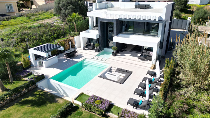Image No.1-6 Bed Villa for sale