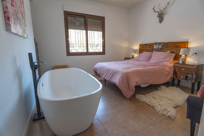 Image No.31-3 Bed Villa for sale