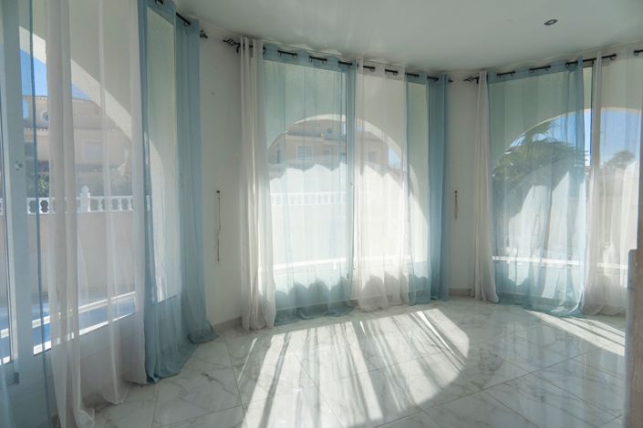 Image No.8-4 Bed Villa for sale