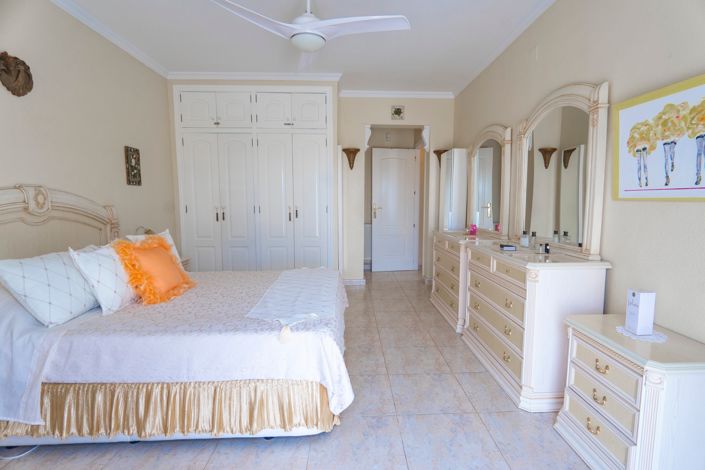 Image No.25-5 Bed Villa for sale