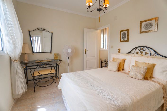 Image No.34-5 Bed Villa for sale