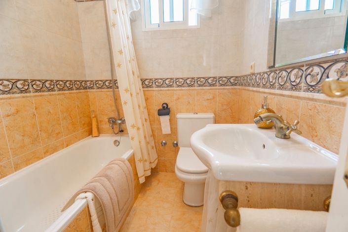 Image No.37-5 Bed Villa for sale