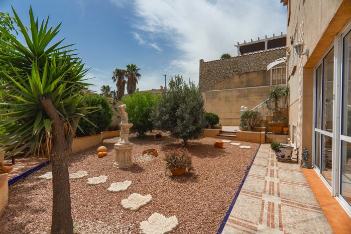 Image No.49-5 Bed Villa for sale