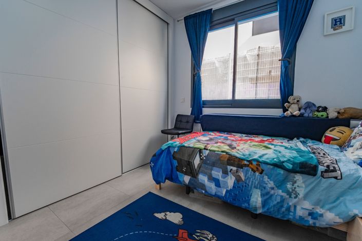 Image No.18-3 Bed Property for sale