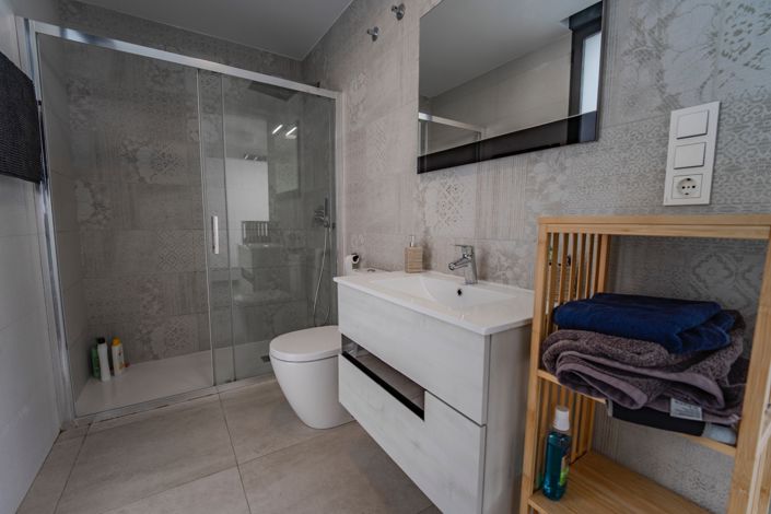 Image No.26-3 Bed Property for sale