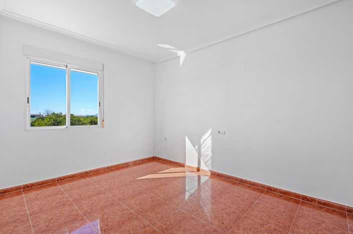 Image No.16-4 Bed Country Property for sale