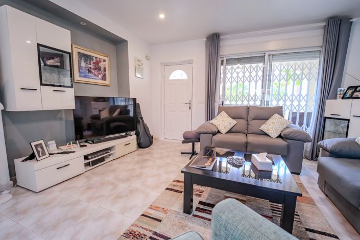 Image No.10-3 Bed Property for sale