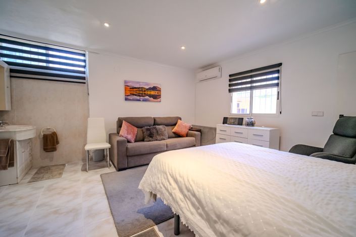 Image No.26-3 Bed Property for sale