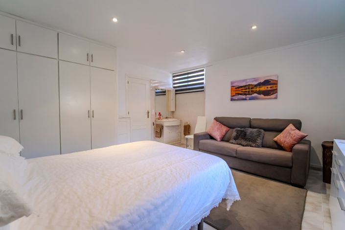 Image No.27-3 Bed Property for sale