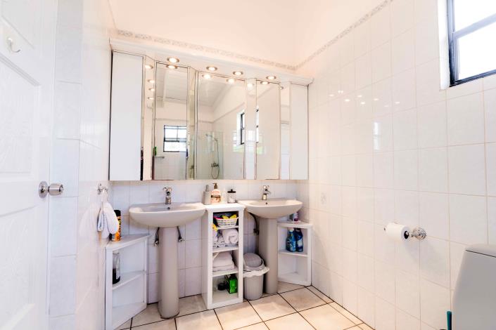 Image No.28-3 Bed House for sale