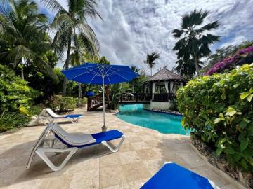 Claridges-10_communal-pool