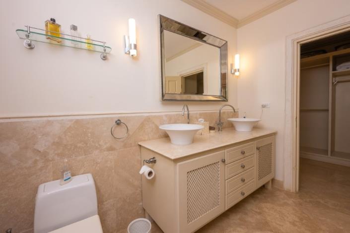 Image No.18-4 Bed House for sale