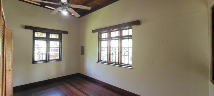 Image No.7-5 Bed House for sale