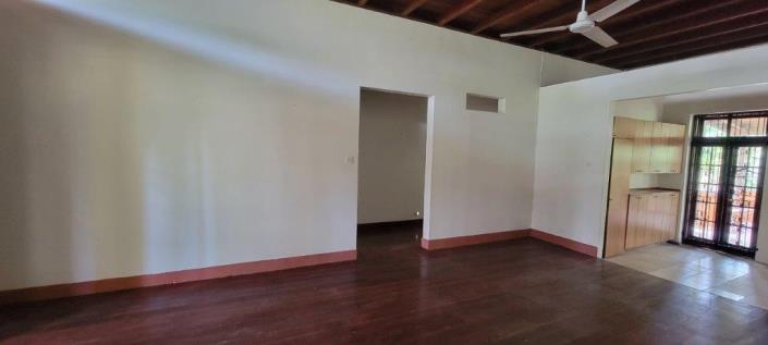 Image No.9-5 Bed House for sale