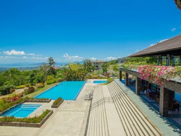 1 - Laguna, Property