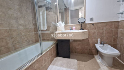 8-e64a9055bba3e77ac8aca3b893cdf826-1090