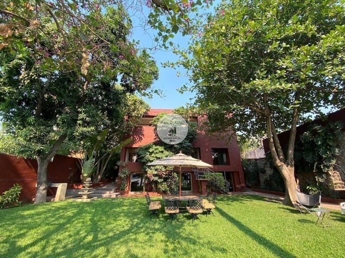 Image No.1-6 Bed House for sale