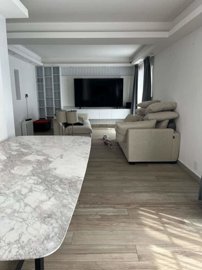 1 - , Maison