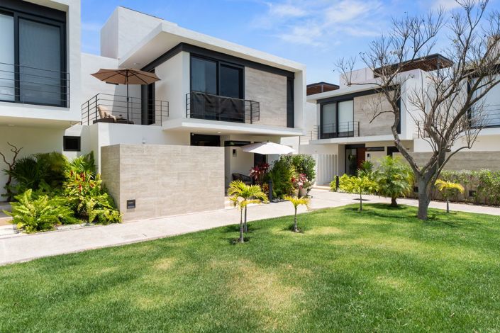 Image No.1-3 Bed House for sale