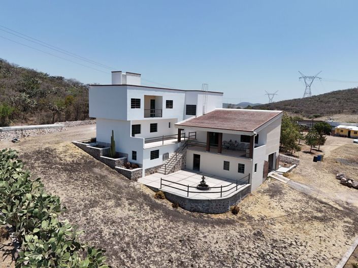 Image No.1-4 Bed House for sale