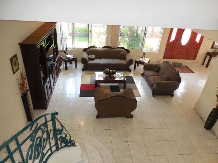 Image No.1-4 Bed House for sale