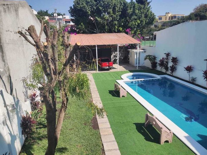 Image No.1-5 Bed House for sale