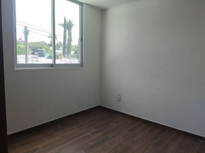 Image No.1-4 Bed House for sale