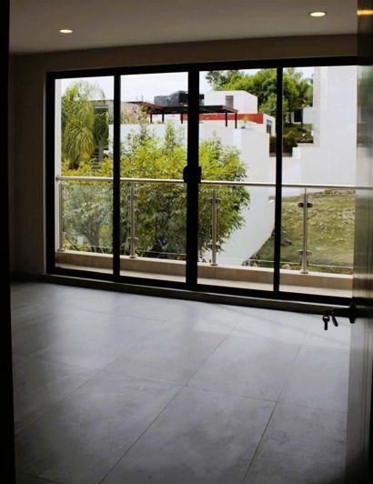 Image No.1-3 Bed House for sale